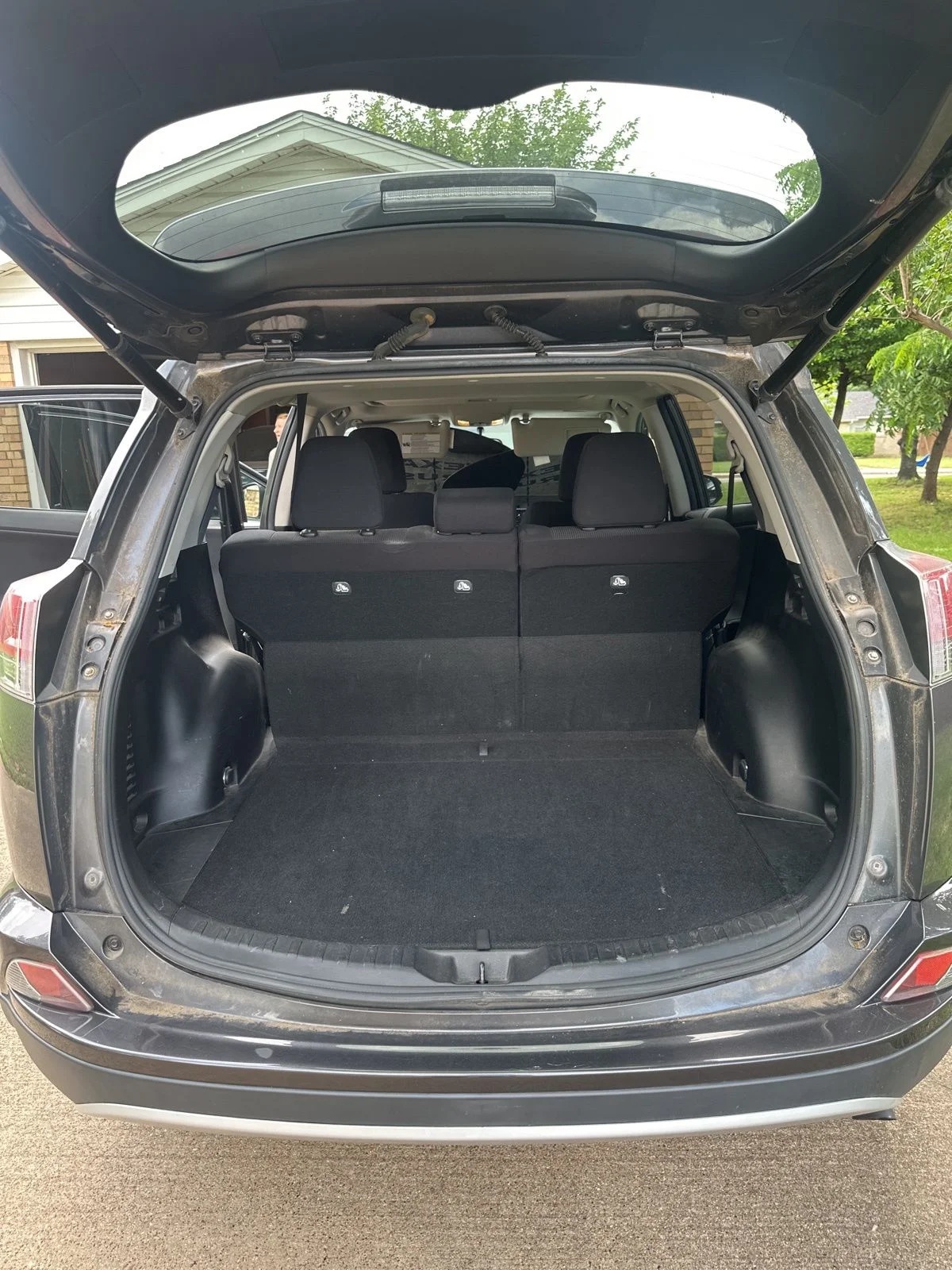 Used 2016 Gray Toyota XLE image 24