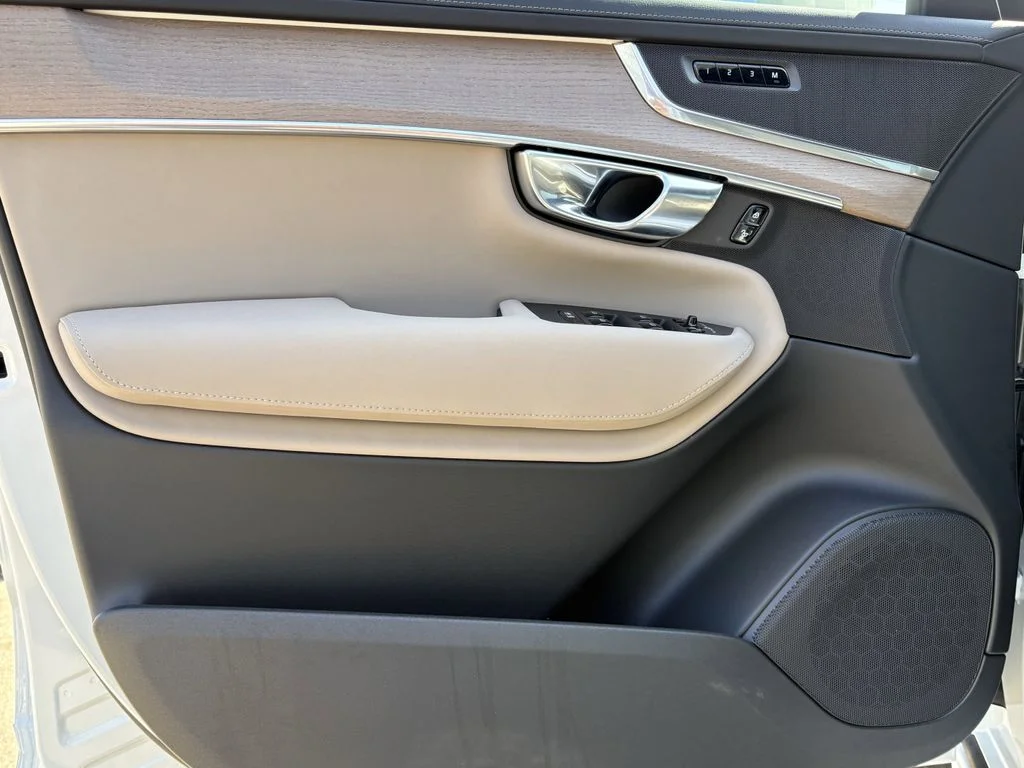 New 2026 Crystal White Volvo Core image 10