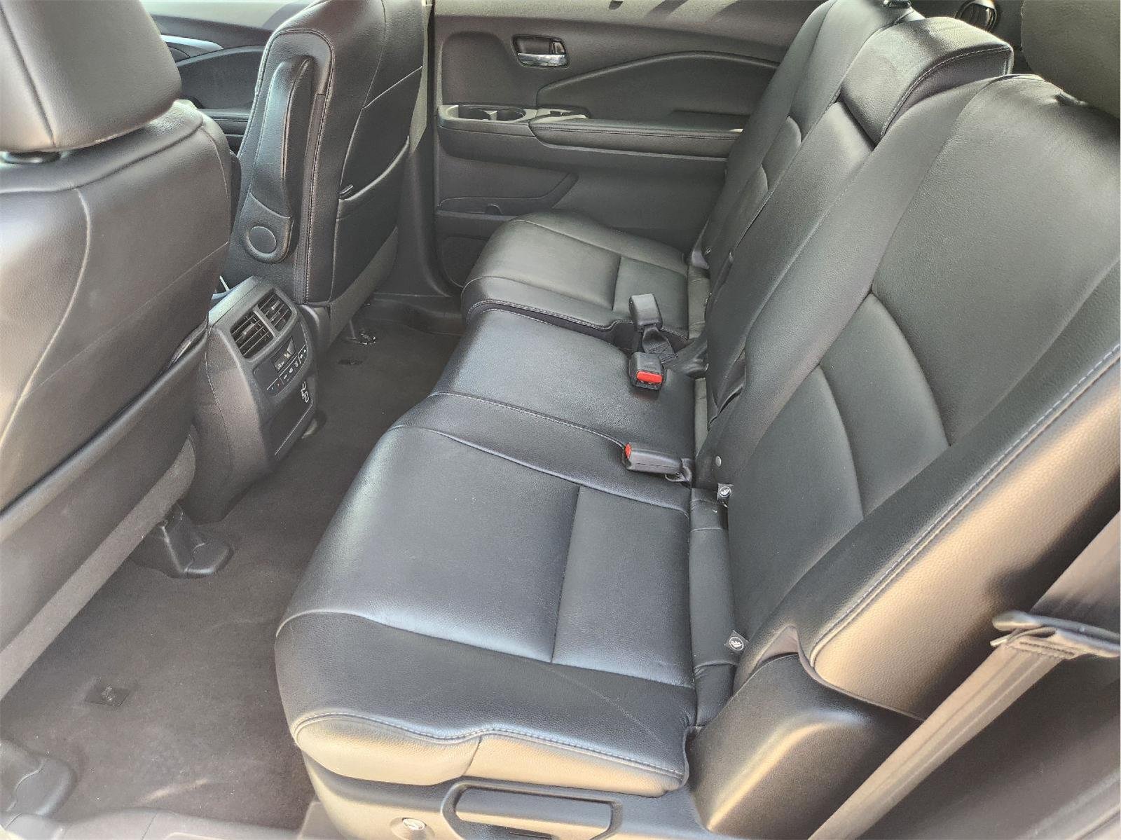 2020 Honda Pilot photo 30 of 33