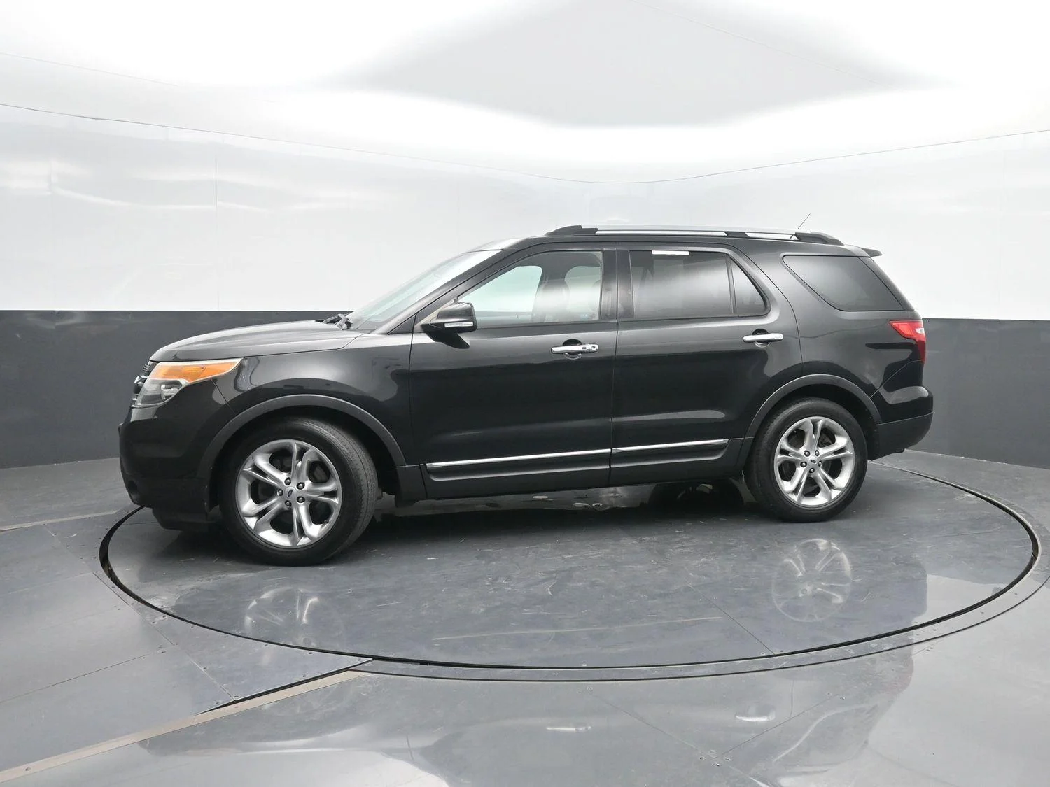 Used 2015 Tuxedo Black Metallic Ford Limited image 1