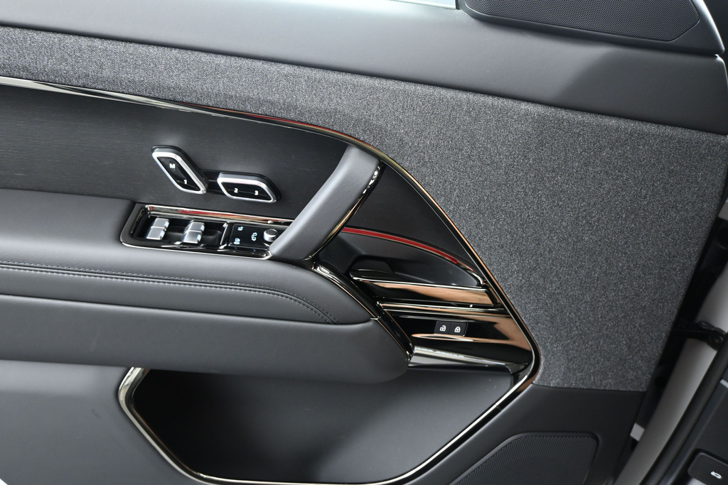 New 2026  Land Rover Dynamic SE image 10