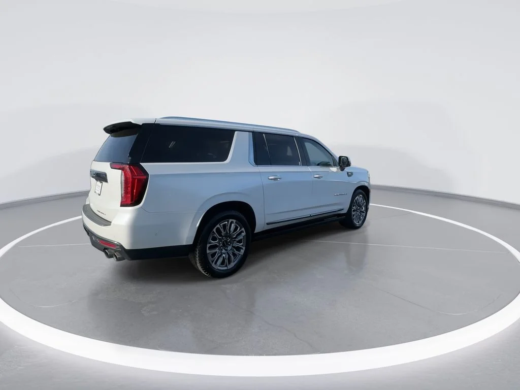 Used 2023 White GMC Denali Ultimate image 8