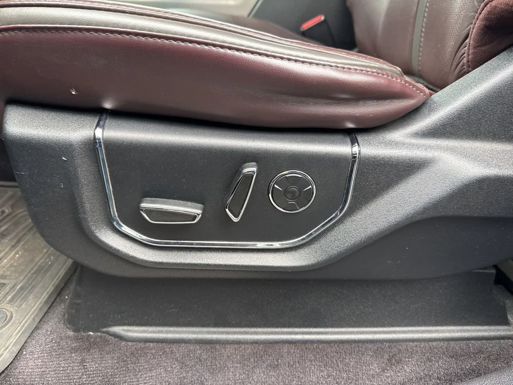 Used 2016 Blue Ford Platinum image 7