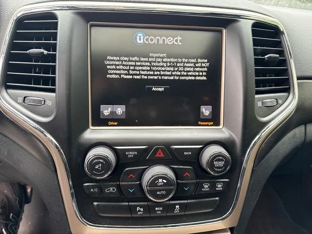 Used 2015 Bright White Clearcoat Jeep Altitude image 22