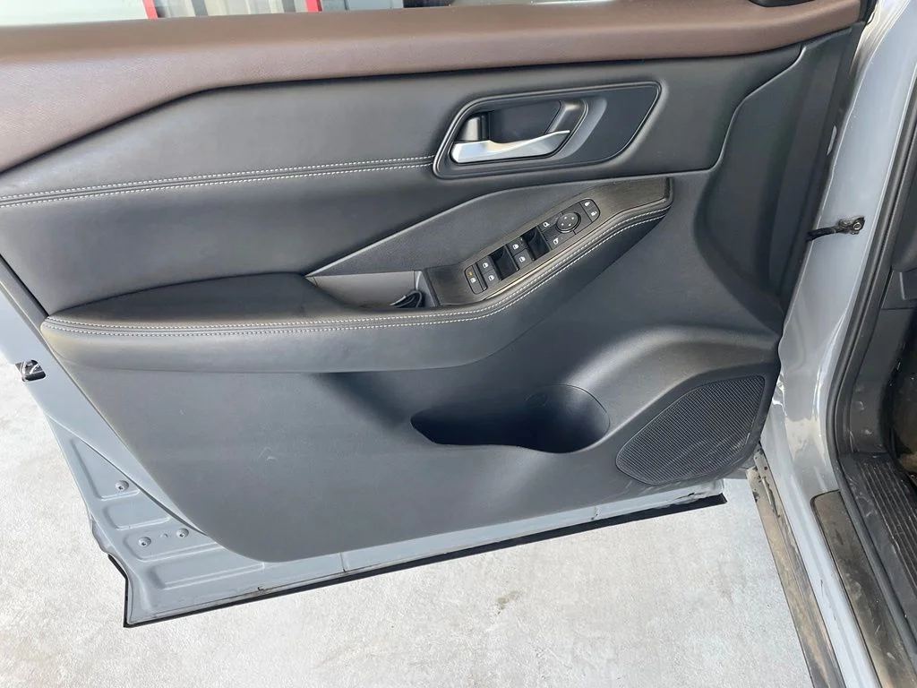 Used 2023 Gray Nissan SV image 9