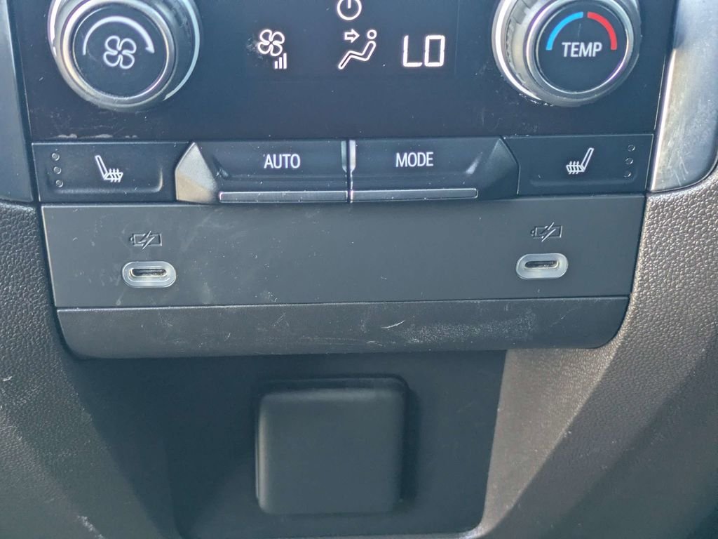 Used 2021 White Chevrolet Z71 image 15