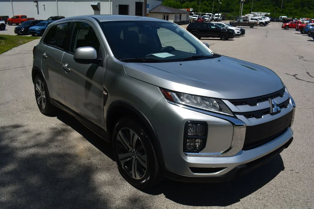 Used 2024 Silver Mitsubishi 2.0 ES image 4