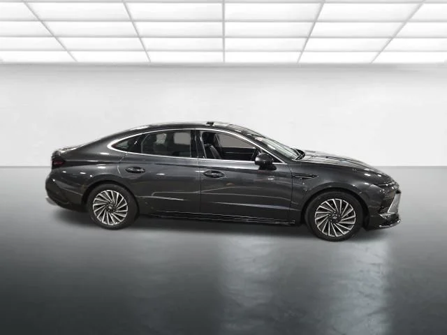 Used 2025 Gray Hyundai Limited image 3