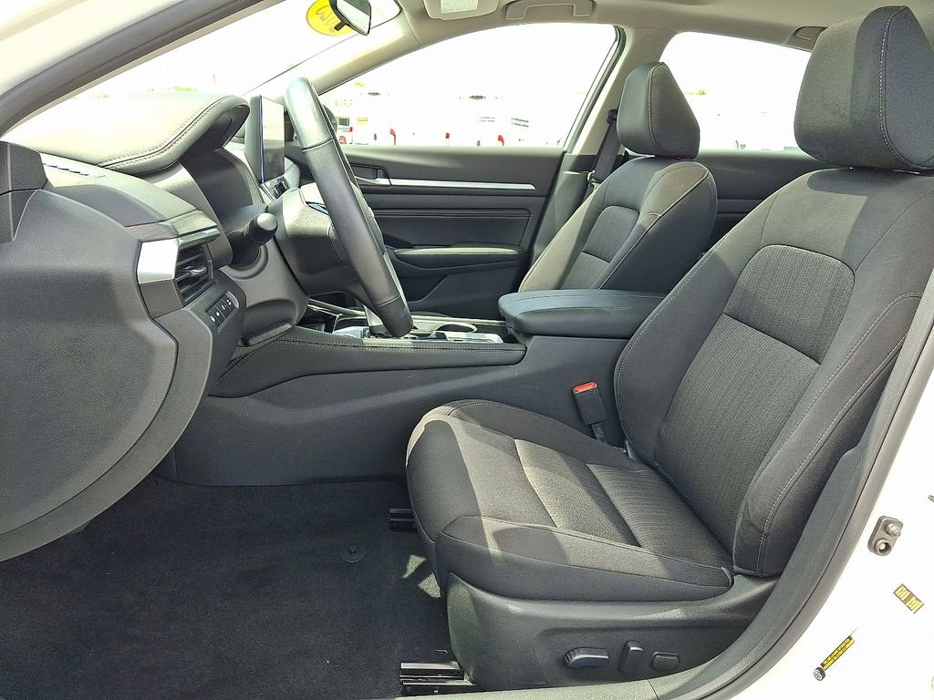 Used 2023 White Nissan 2.5 SV image 15