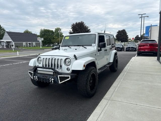 Used 2017 White Jeep Unlimited Sahara image 6