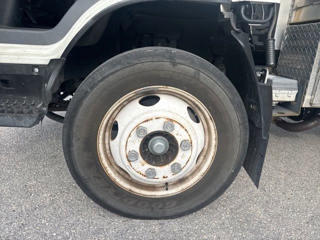 Used 2019 White Isuzu NPR-HD image 13