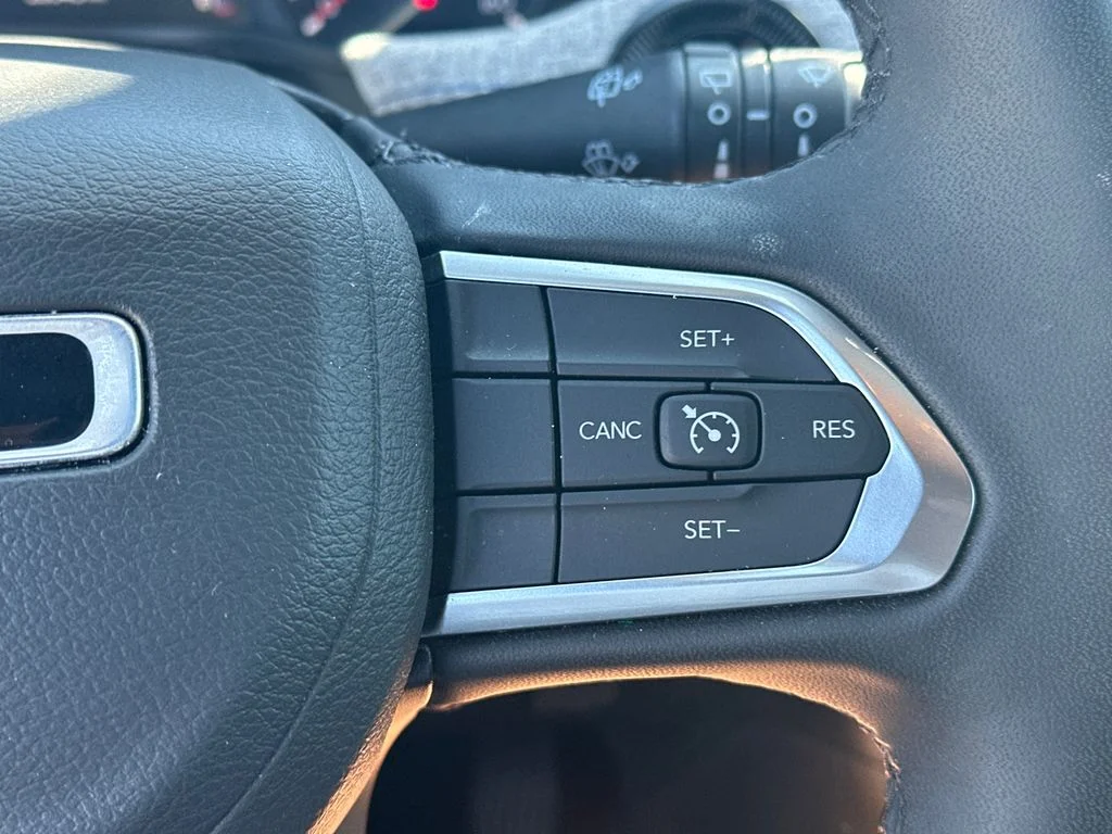 Used 2025 Black Jeep Latitude image 25