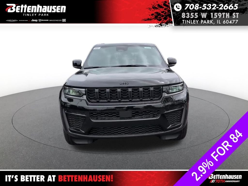 New 2026 Diamond Black Crystal Pearl-Coat Exterior Paint Jeep Laredo image 3