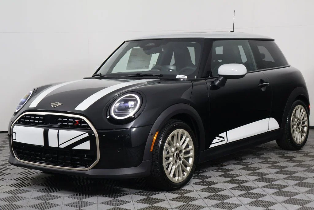 2026 MINI Hardtop Cooper S Signature's photo