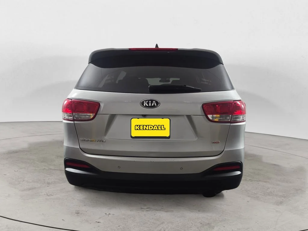 Used 2016 Silver Kia LX image 4