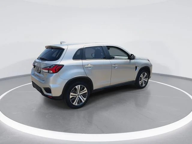 Used 2025 Gray Mitsubishi 2.0 SE image 8