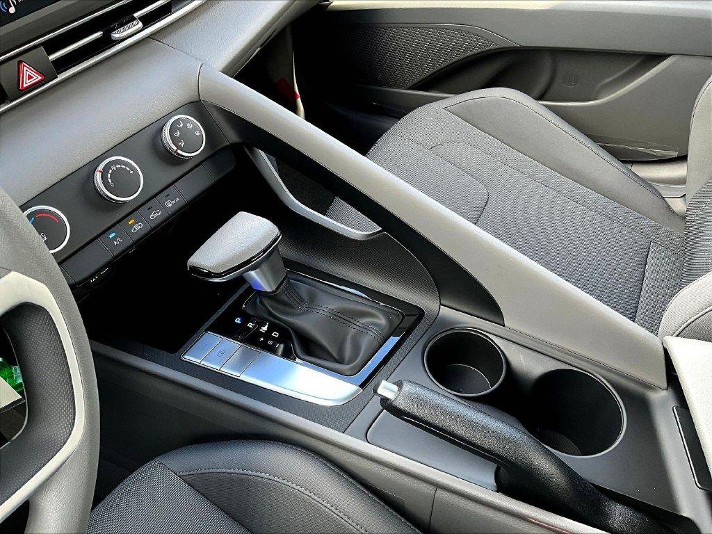 New 2026 White Hyundai SE image 18