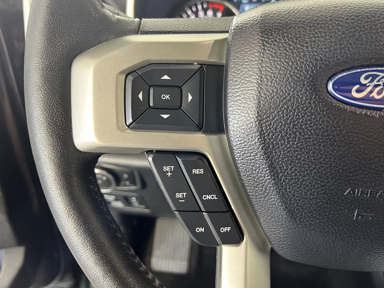 Used 2020 Agate Black Ford LARIAT image 16