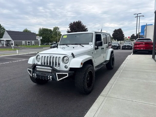 Used 2017 White Jeep Unlimited Sahara image 6