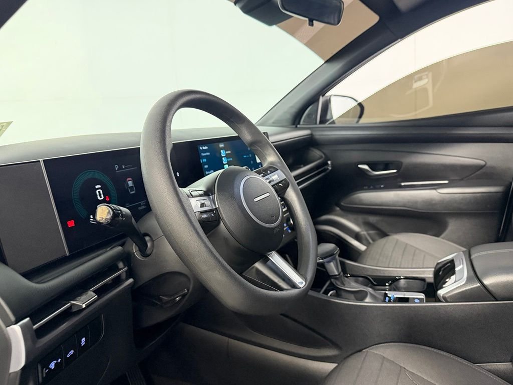 Used 2025 White Hyundai SE image 21