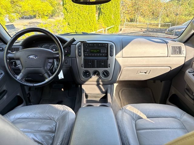 Used 2004 Red Fire Clearcoat Metallic Ford XLT image 8