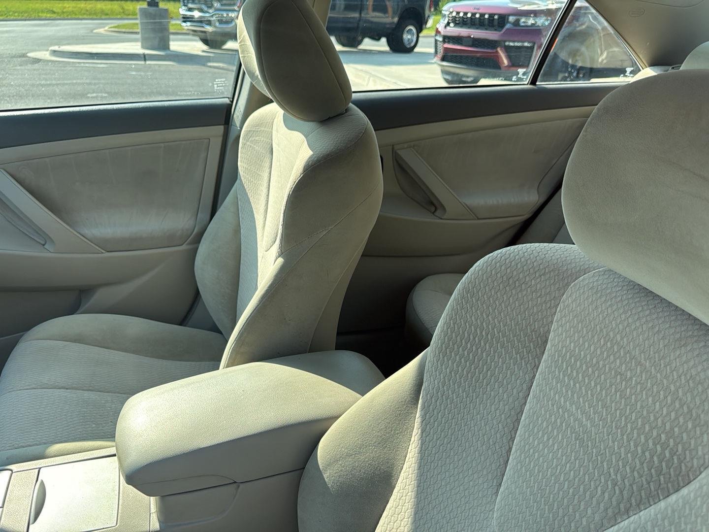 Used 2010  Toyota LE image 15