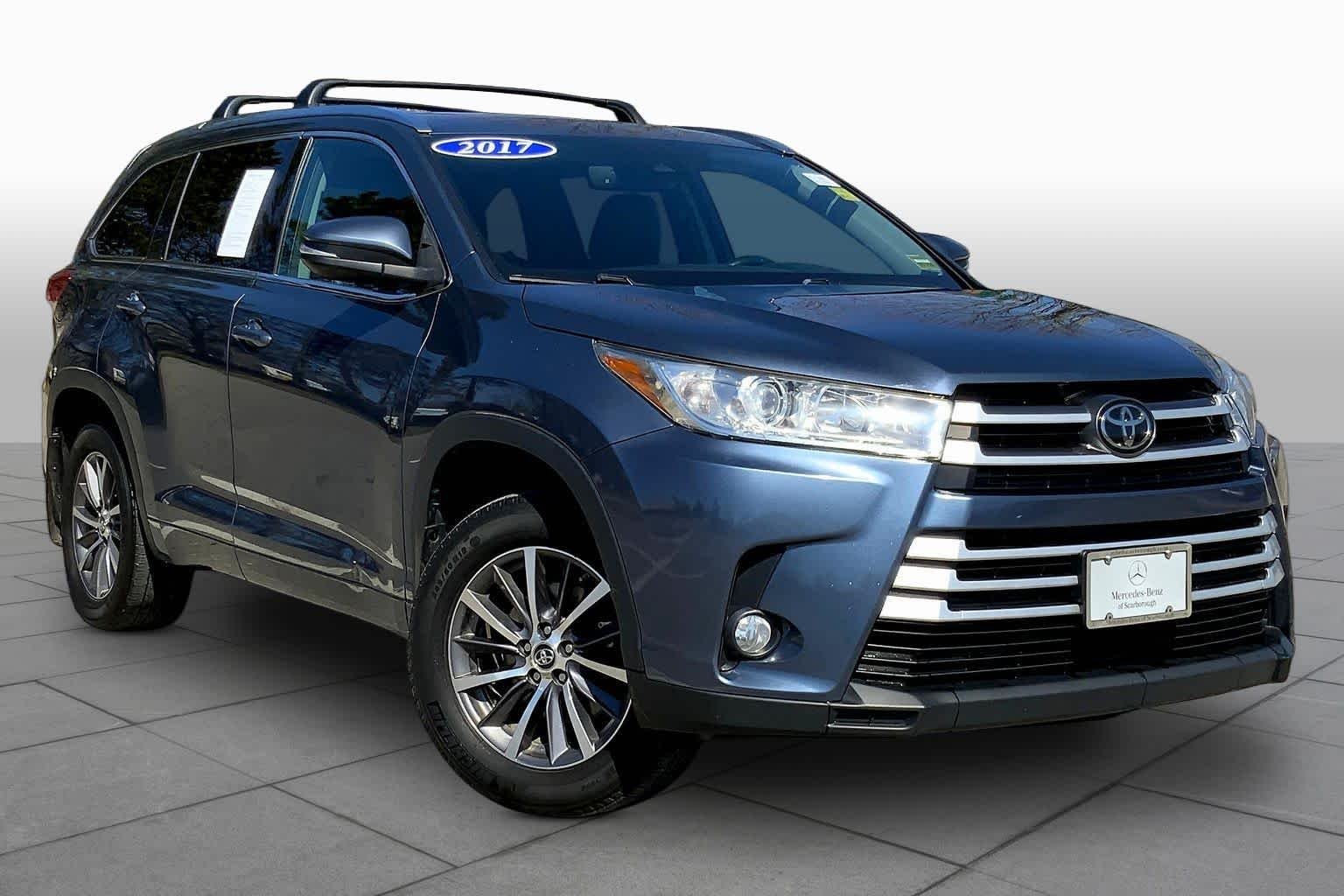 Used 2017 Shoreline Blue Pearl Toyota XLE image 3