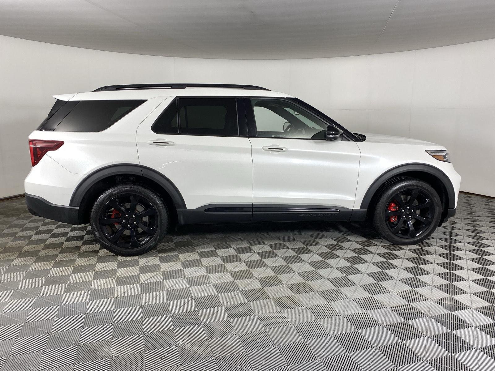 Used 2023 Star White Metallic Tri-Coat Ford ST image 11