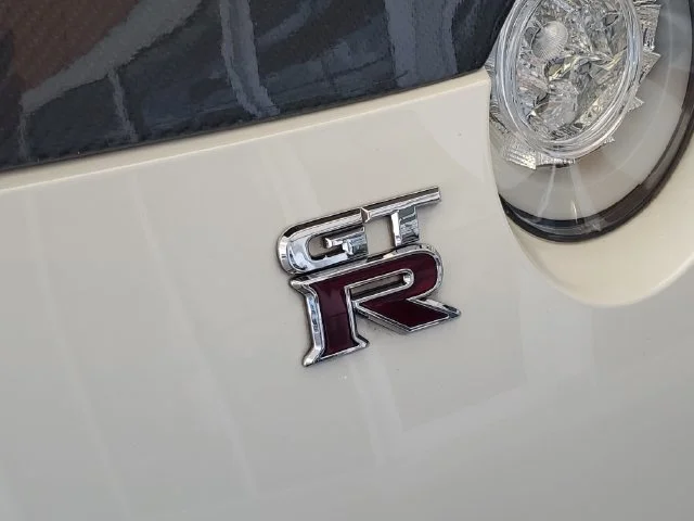 Used 2014 White Nissan Track Edition image 29