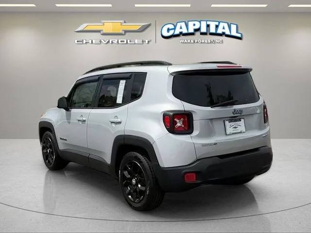 Used 2015 Silver Jeep Latitude image 3