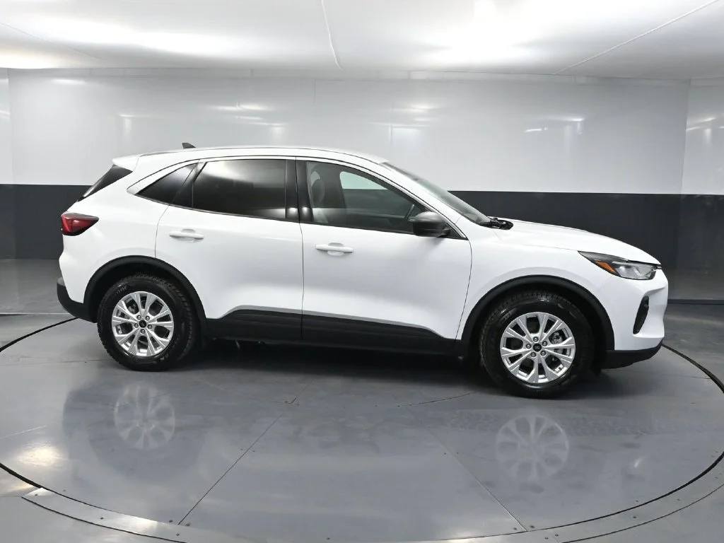 Used 2023 White Ford Active image 3