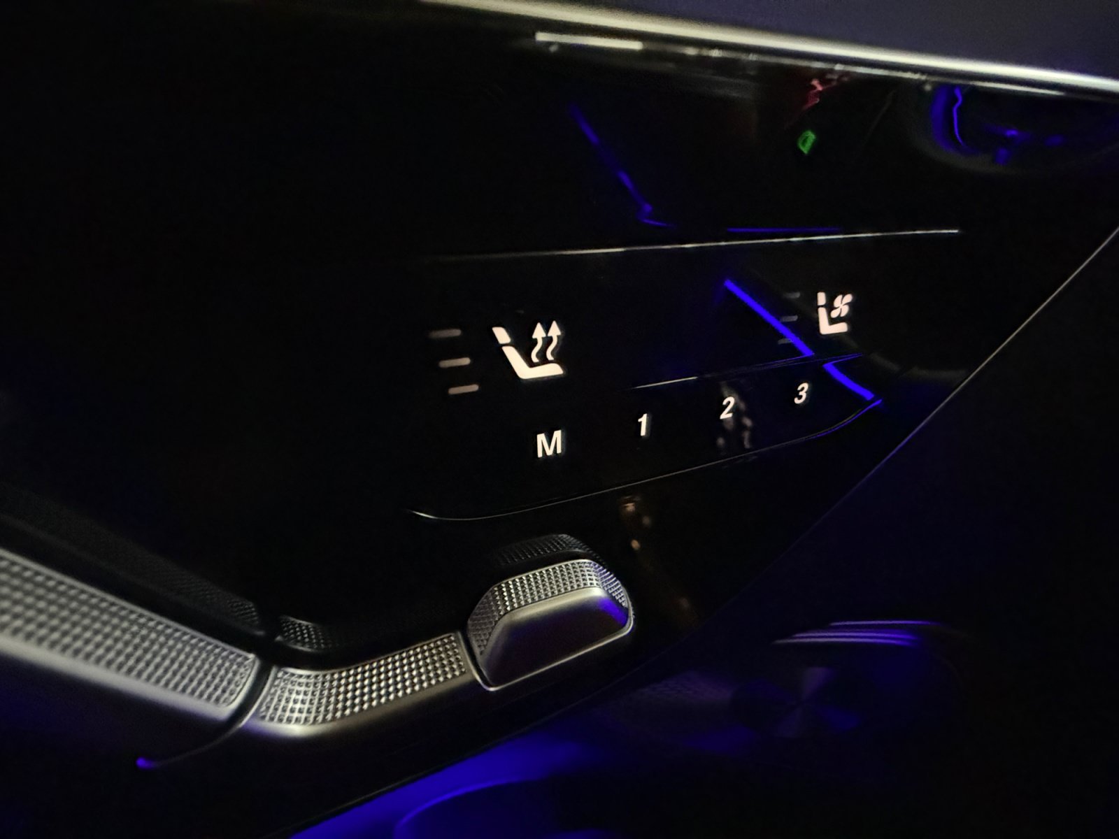 New 2026 MANUFAKTUR Starling Blue Magno Mercedes-Benz AMG® CLE 53 4MATIC+ Coupe image 49