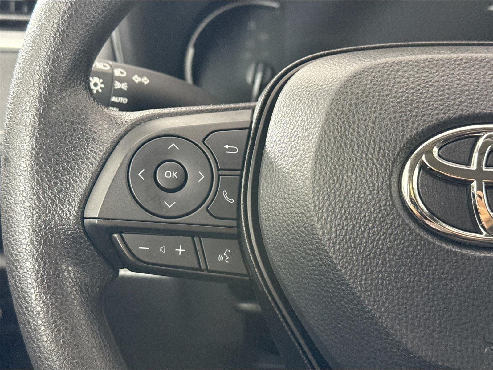 Used 2025 Ice Cap Toyota XLE image 17