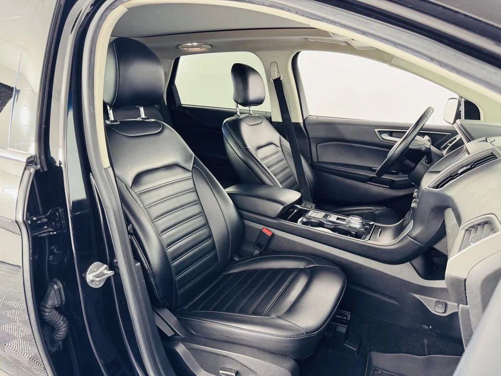Used 2019 Black Ford SEL image 30