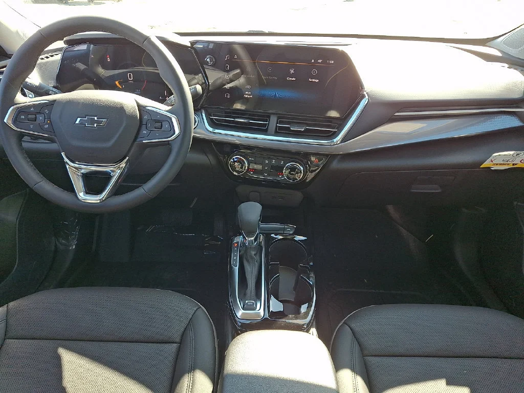 New 2026 Summit White Chevrolet ACTIV image 11
