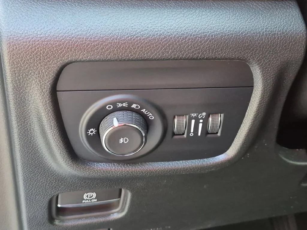 Used 2025 White Jeep Limited image 16
