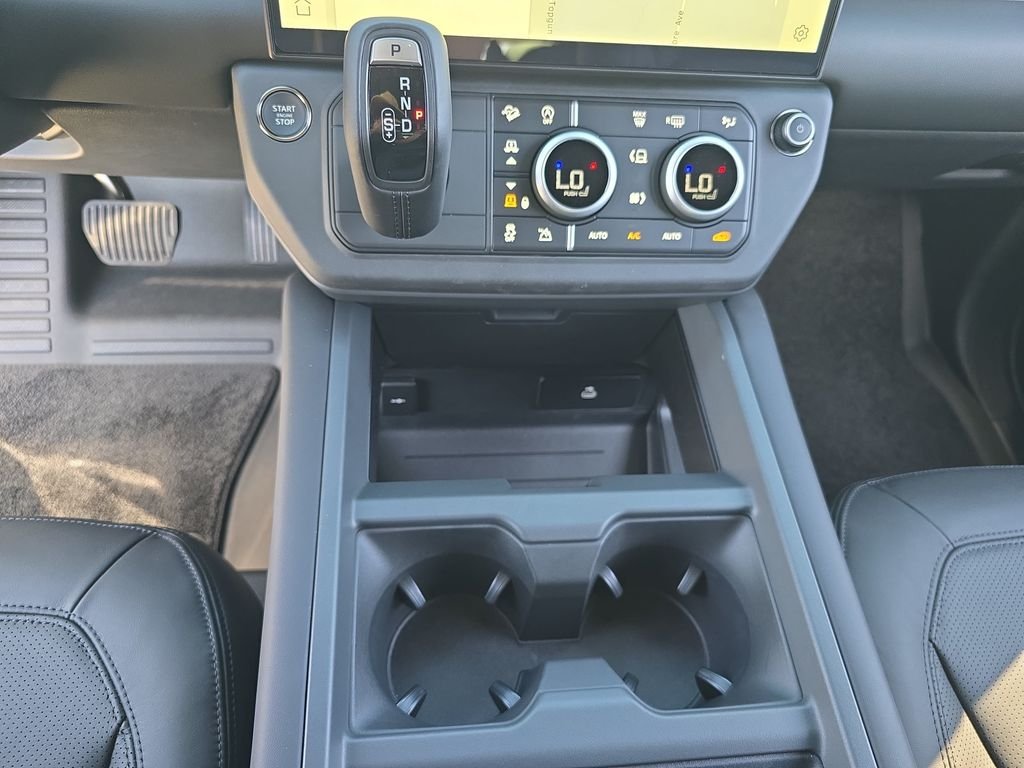 New 2026 Carpathian Grey Land Rover X-Dynamic SE image 27