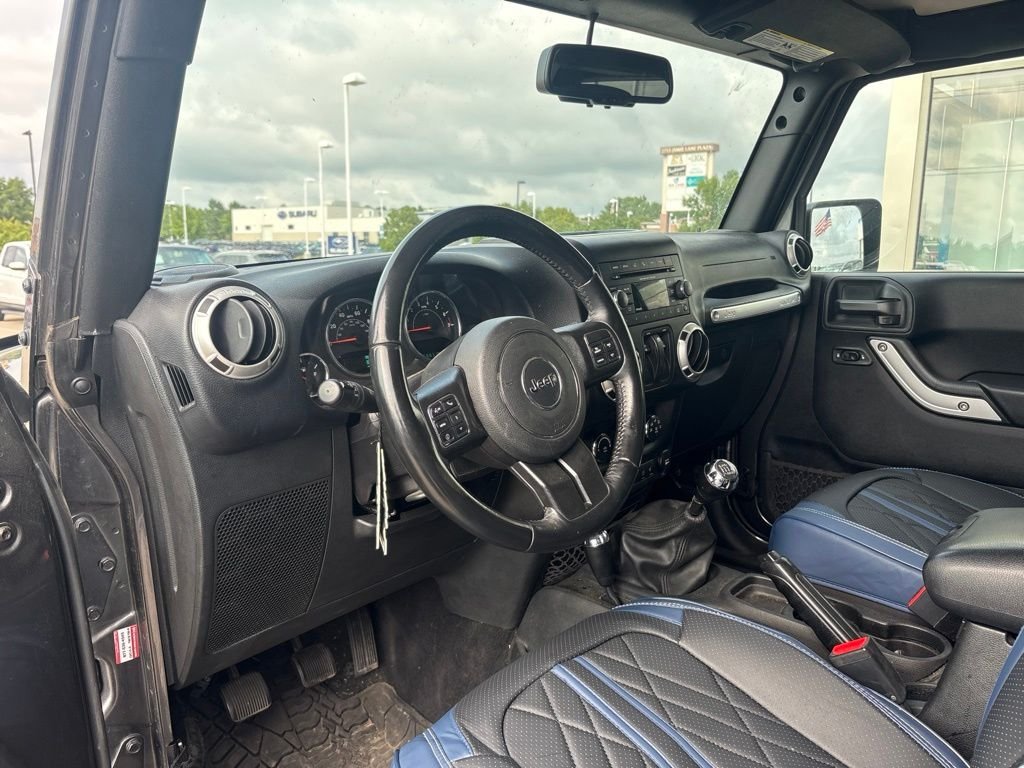 Used 2017 Granite Crystal Metallic Clearcoat Jeep Sahara image 10