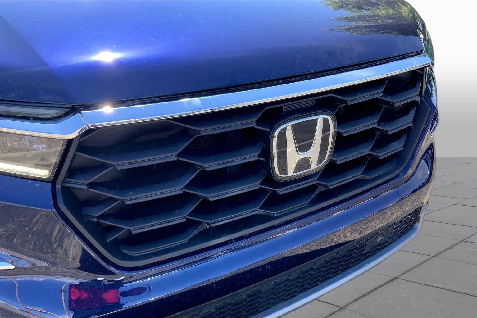 Used 2025 Obsidian Blue Pearl Honda EX-L image 31