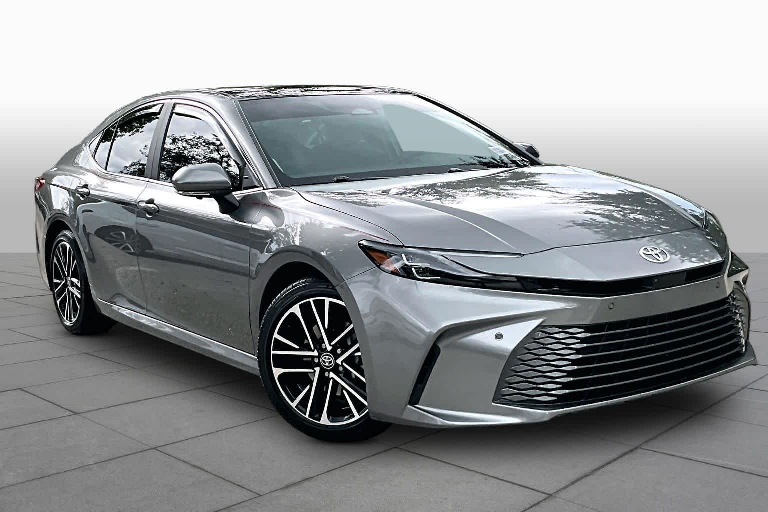 Used 2025 Heavy Metal Toyota XLE image 3