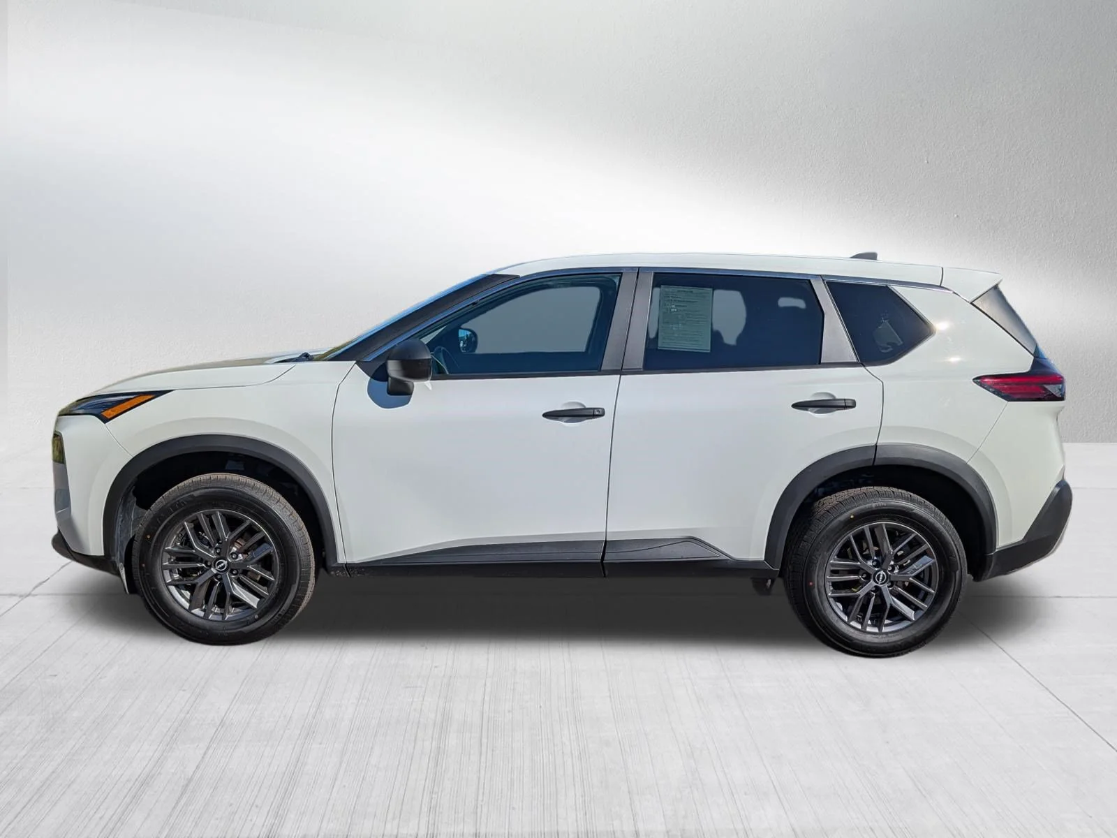 Used 2023 Glacier White Nissan S image 4