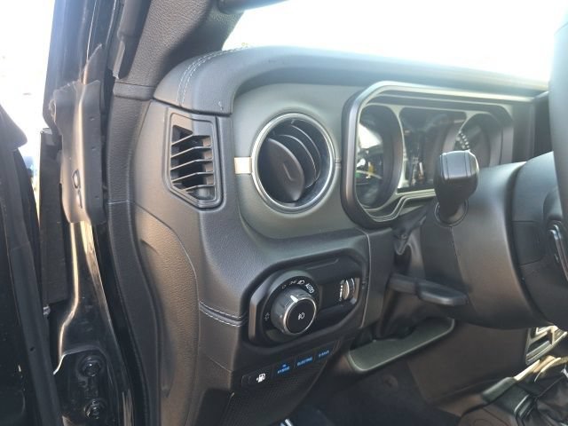 Used 2024 Black Clearcoat Jeep High Altitude image 18