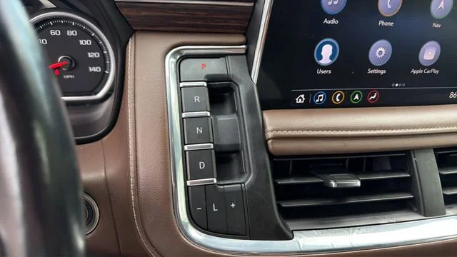 Used 2021 IRIDESCENT PEARL TRICOAT Chevrolet High Country image 28