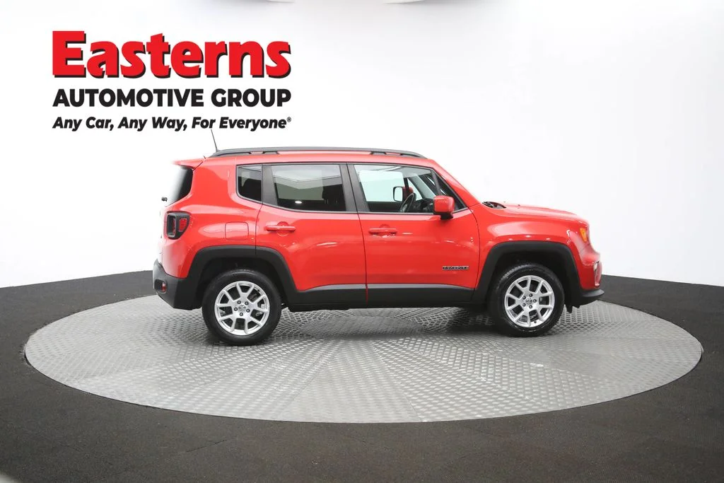 Used 2021 Red Jeep Latitude image 45