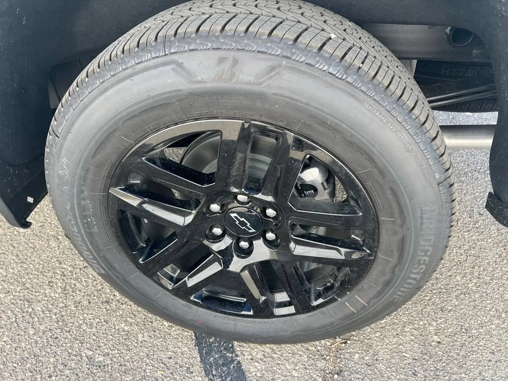 New 2026 Summit White Chevrolet RST image 33