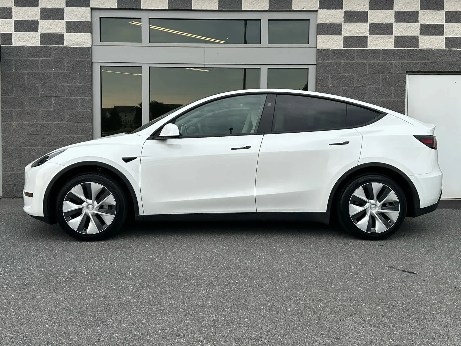 Used 2024 Pearl White Multi-Coat Tesla Long Range image 2