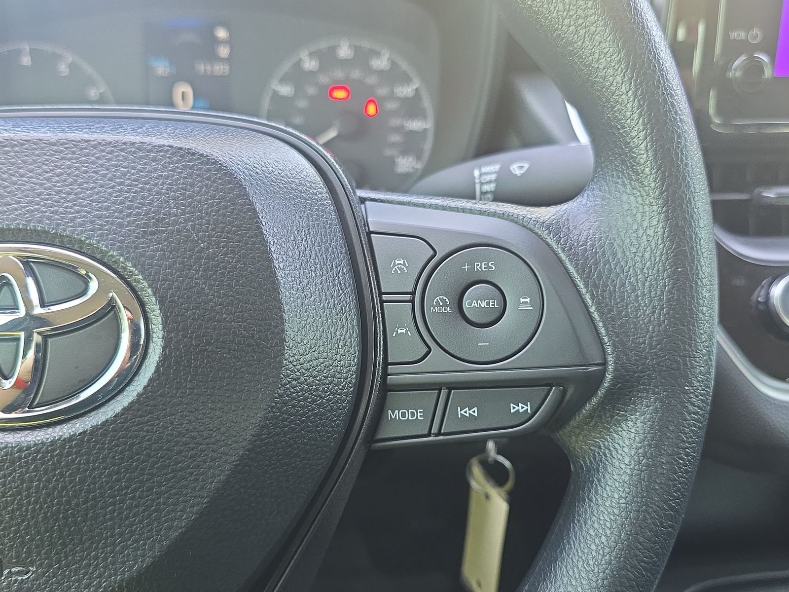Used 2025  Toyota LE image 17