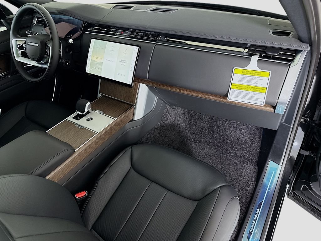New 2026 Santorini Black Land Rover SE image 17