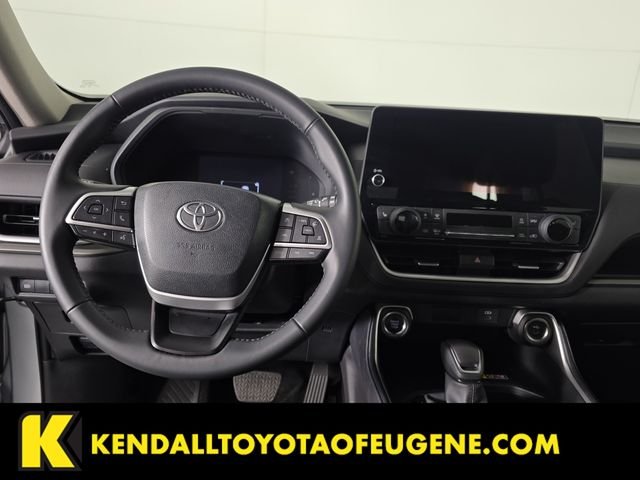 Used 2025 Silver Toyota XLE image 9