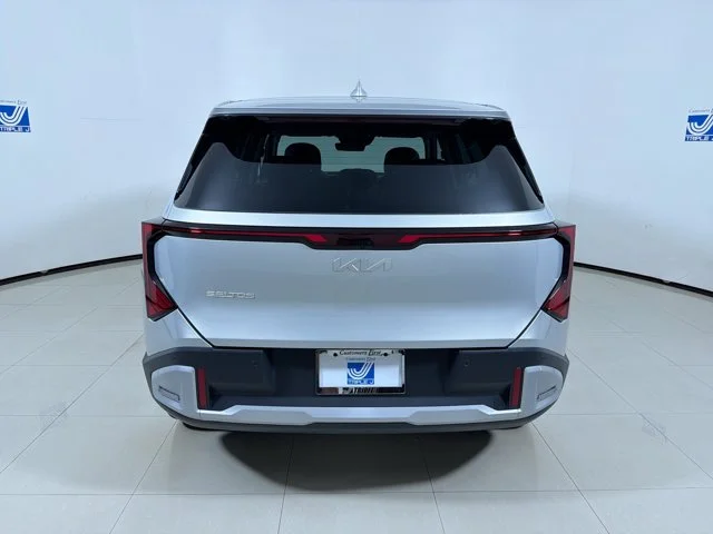 New 2027 IVORY SILVER Kia LX image 17